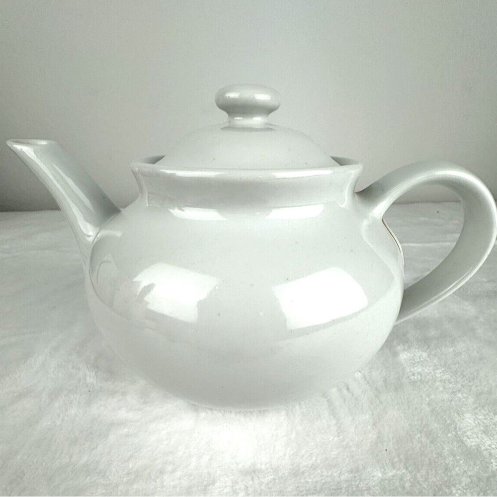 Vintage White Ceramic Teapot w/lid
